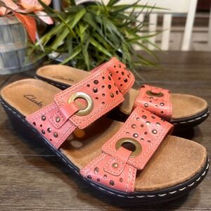 Clarks Lexi Leather Peach & Brass Women's  9M Coral Leather Cutout Wedge Sandals